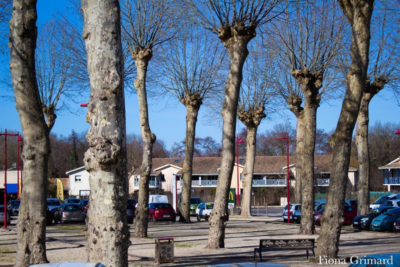 Bureaux Appartements Lesparre Medoc 外观 照片